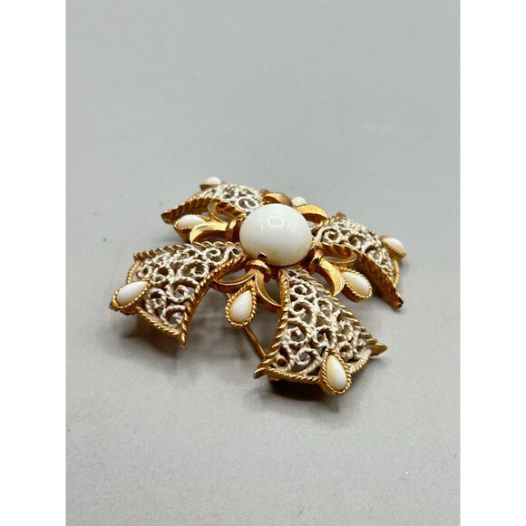 Vtg Signed Trifari Maltese Cross Pin Brooch White Enamel White Stones Filigree - Picture 5 of 8